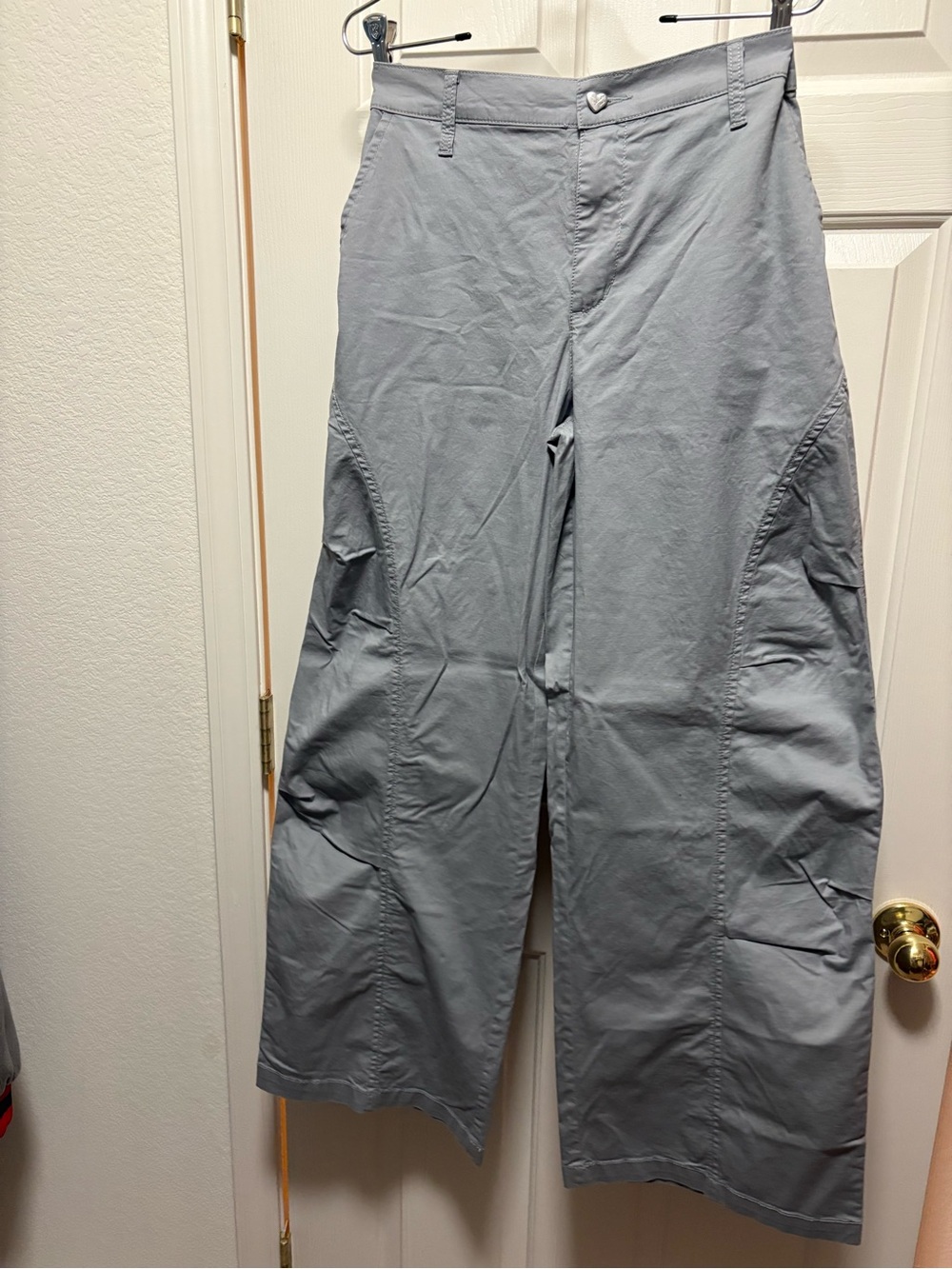 Women's Wide-Leg Cargo Pants in Light Gray